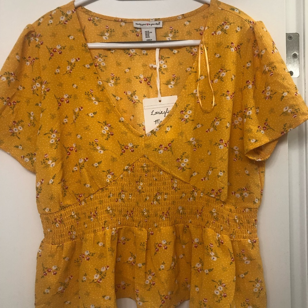 Wearing your ❤️ on your sleeve. XL top. Mustard yellow with floral print.